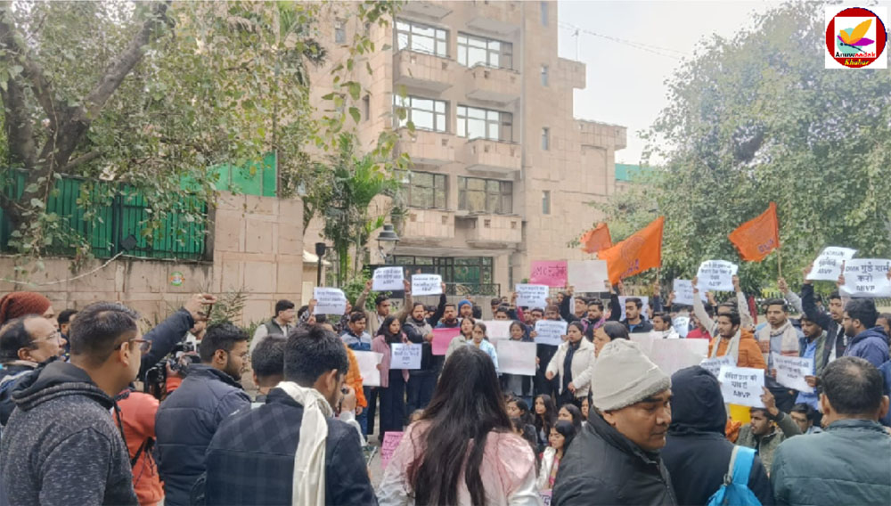 अन्ना विवि दुष्कर्म एवं कार्यकर्ताओं की गिरफ्तारी पर ABVP Delhi ने तमिलनाडु भवन को घेरा